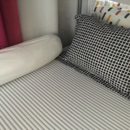 Just For Sleep - Parisian Male Dorm Room -Daily Stays 8Pm To 10Am- Contact Booking Message On The Arrival- Pas D'Appel Phone Bobigny Bagian luar foto