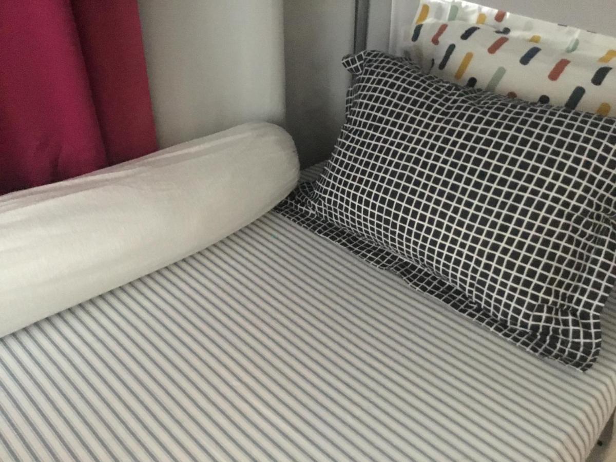 Just For Sleep - Parisian Male Dorm Room -Daily Stays 8Pm To 10Am- Contact Booking Message On The Arrival- Pas D'Appel Phone Bobigny Bagian luar foto